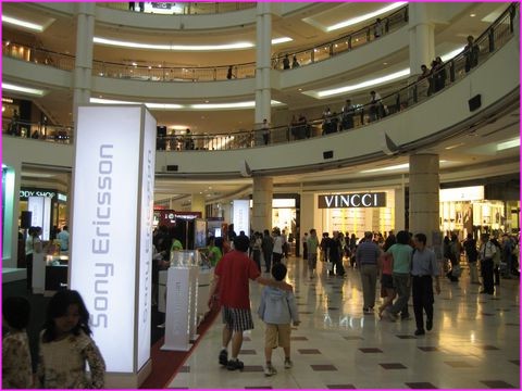 Des centres commerciaux hyper modernes avec les m�mes boutiques qu'� Paris !