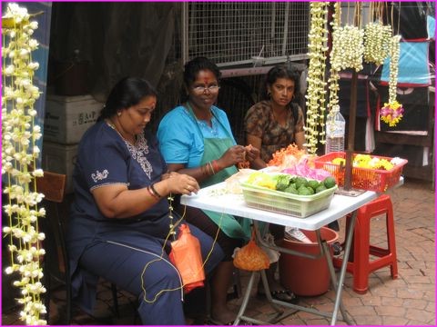Petites mains pour beaux tressages de fleurs