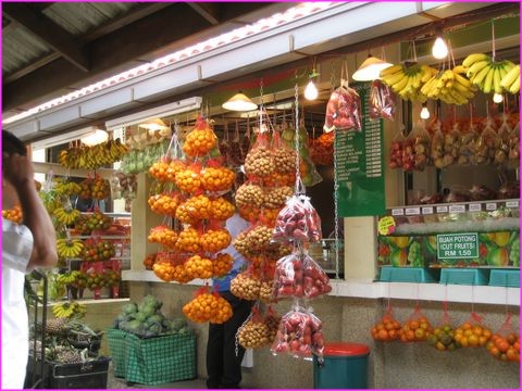 De beaux fruits � l'�talage