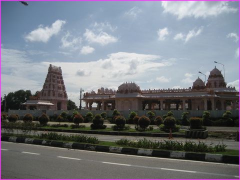 Un temple Hindou qui rivalise de beaut� avec ceux des chinois