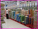 Impressionnant rayon de riz, ou quantit� et vari�t� se cumulent all�grement, chez Carrefour � Klang