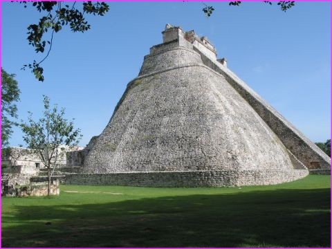 La pyramide du Devin � Uxmal