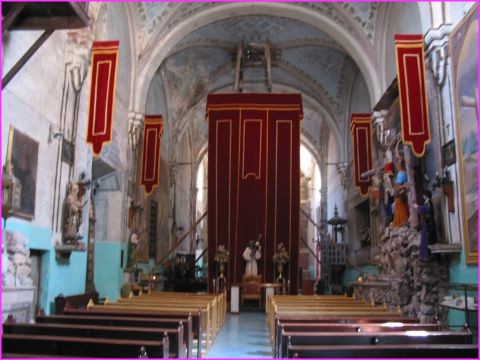 L'int�rieur d'une des x milliers d'�glises du Mexique