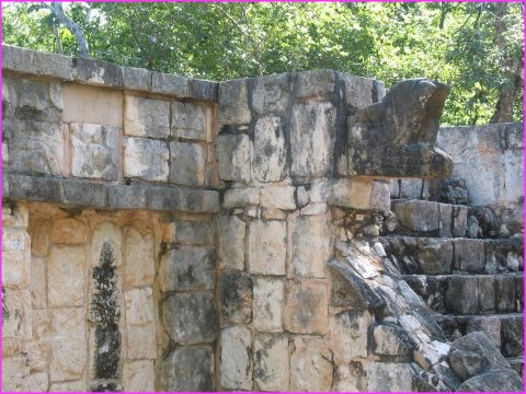 D�tail d'un bas de temple