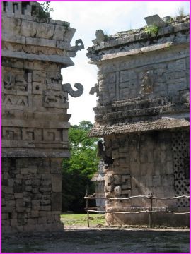Angles de l'�glise et du temple des nonnes