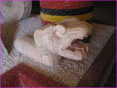 Au Mus�e : t�te de dragon