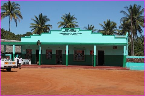 De belles couleurs pour les �choppes de bord de route, avec un petit relent de l'�poque Portuguaise
