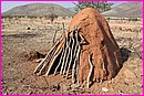 Fermeture de s�curit� sur une hutte Himba (certifi�e assurances)