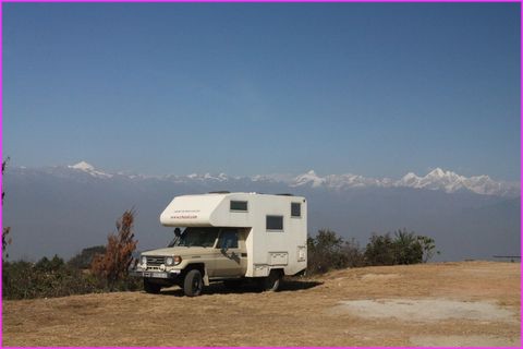 Un bivouac de r�ve face � la cha�ne de l'Himalaya