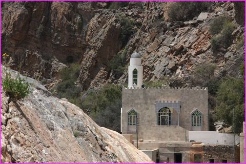 Petite mosqu�e mais grand haut parleur quand m�me !