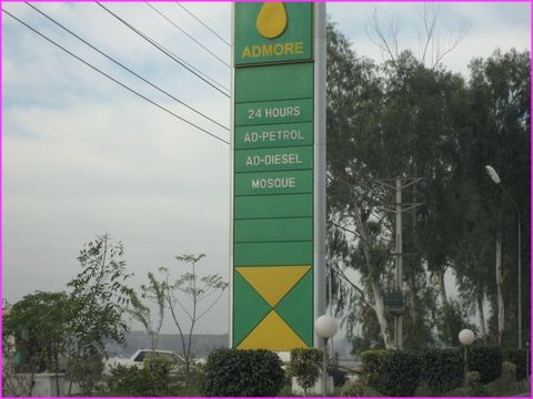 Vous voulez du Gasoil, de l'essence ou .. de la mosqu�e ?