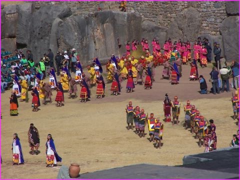 La grande sc�ne pendant la c�r�monie de l'Inti Raymi (cr�dit photo J�rgen)