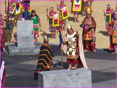 La grande sc�ne pendant la c�r�monie de l'Inti Raymi (cr�dit photo J�rgen)