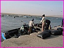 Arriv�e des p�cheurs � la playa de Lagunillas, au Parc National de Paracas