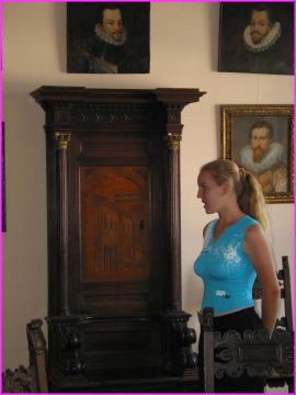 Le si�ge � tr�sors du chatelain et notre guide au ch�teau Cerveny Kamen