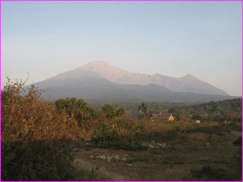 Le mont Meru dans toute sa splendeur matinale