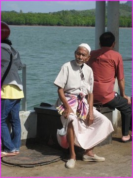 Passager prenant patience sur le ferry