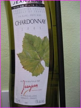 ... et on trouve du vin de chez nous : �a commence fort pour le d�paysement !