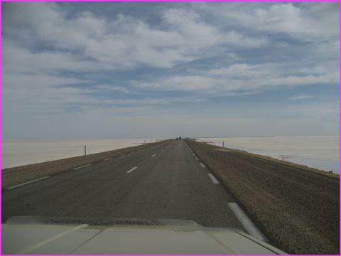 Travers�e du Chott El-Jerid : �trange paysage