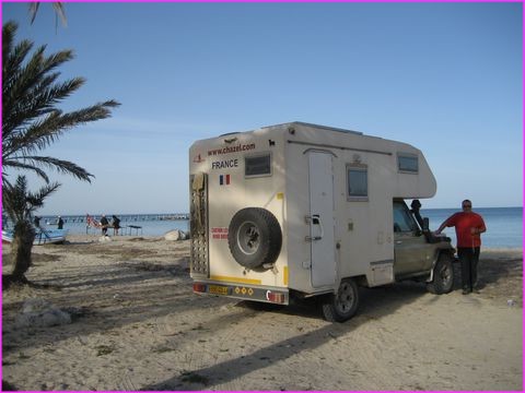 Un palmier, la plage, la mer, le soleil ... dur dur a vie de retrait� !