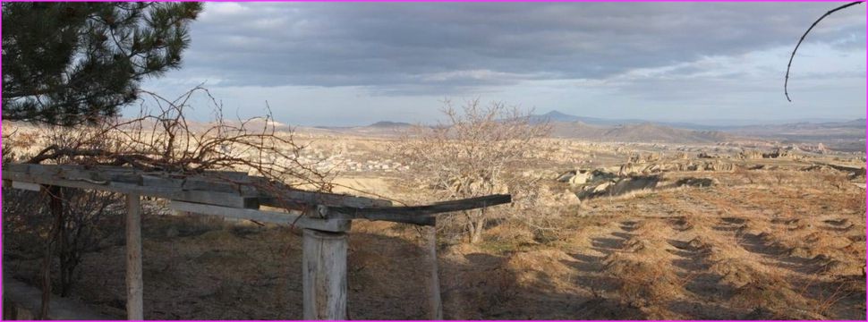 Beau panorama sur la vall�e de Goreme