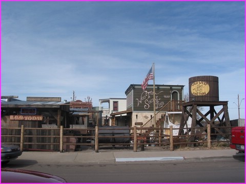 La nostalgie du bon vieux temps o� on faisait fumer les pistolets, on la trouve dans ces 