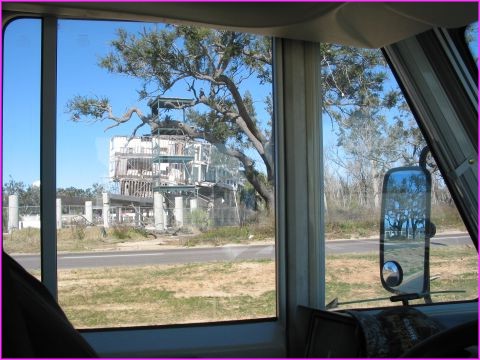 Katrina a vraiment tout cass� sur son passage m�me les immeubles en dur