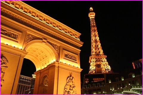Paris ou pas Paris : encore Pas, c'est le fameux h�tel casino Paris Las Vegas. On s'y croirait ... chez nous