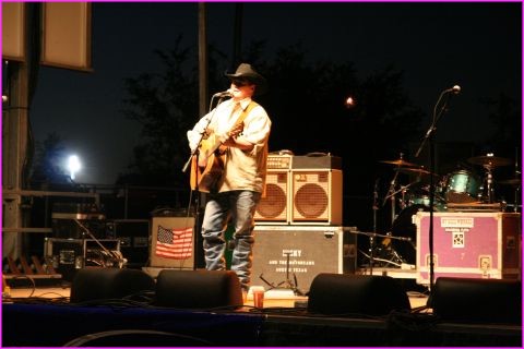 Une super f�te de Country Music pr�s d'Austin au Texas : et que tout le monde ait son chapeau !