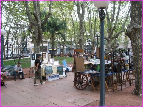 A Mont�video, le march� aux antiquaires